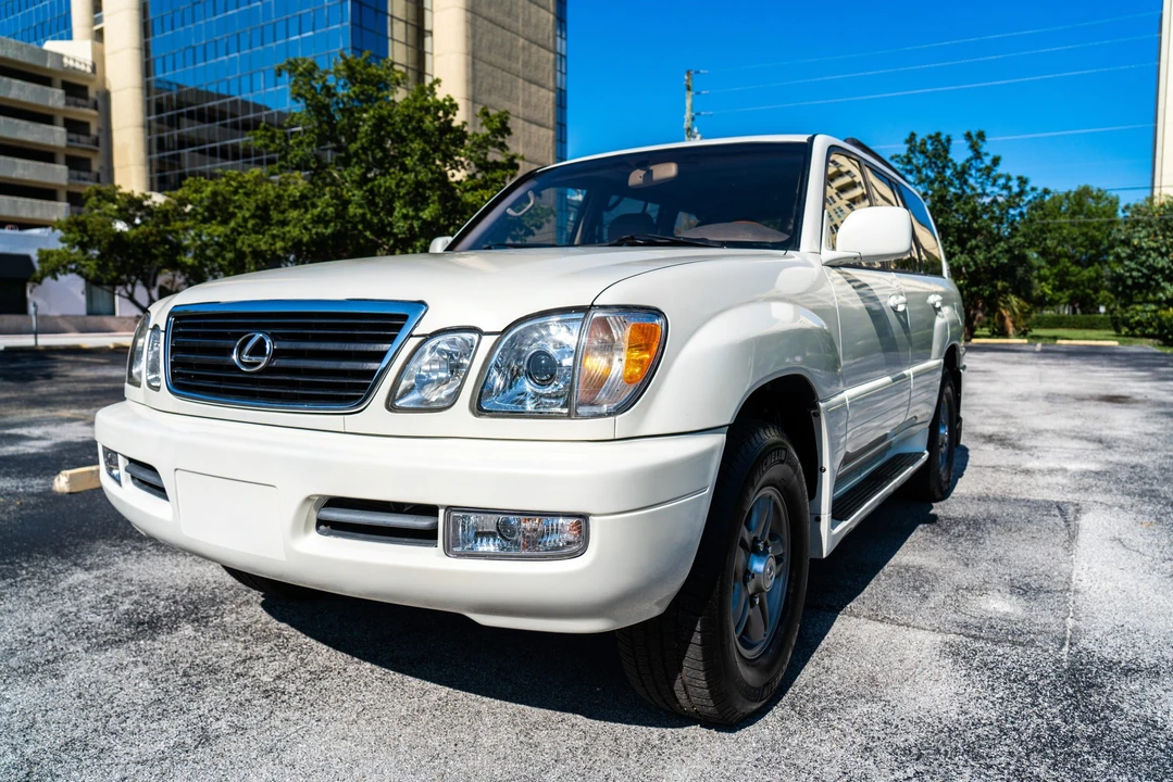 2002 Lexus LX 2nd Gen - Image 3 of 31