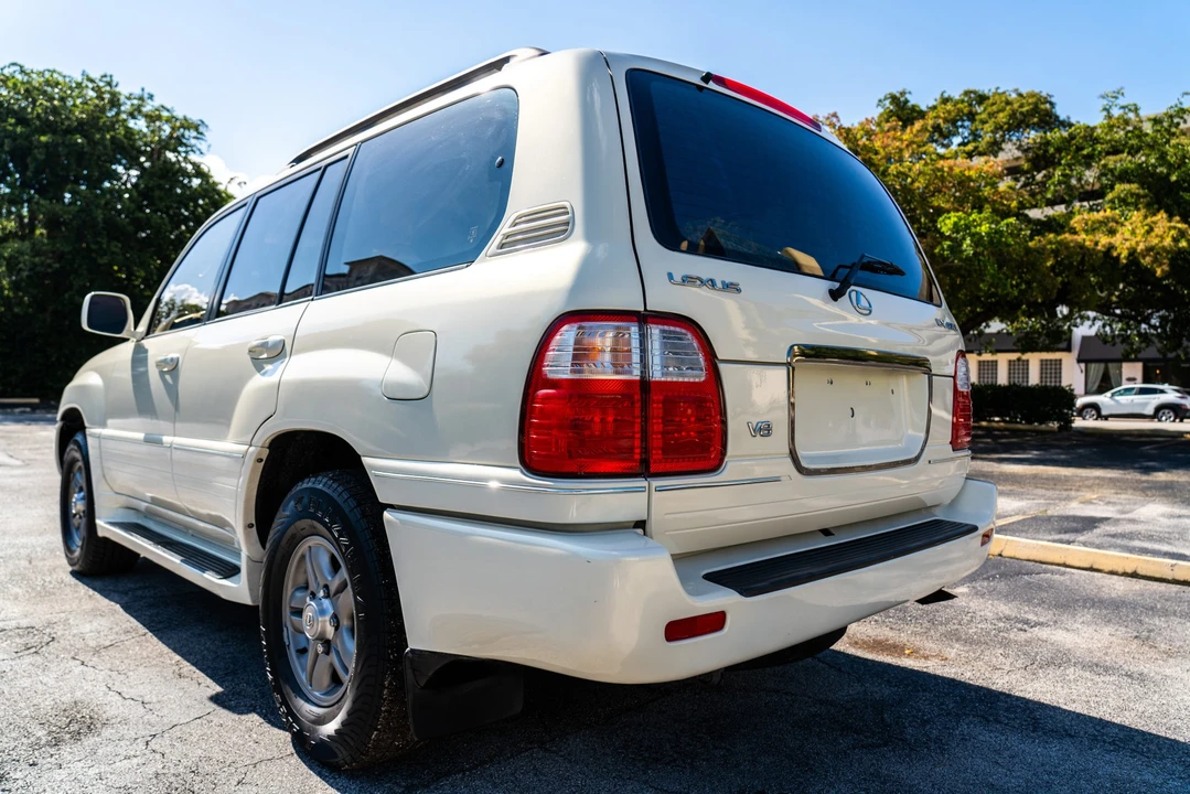 2002 Lexus LX 2nd Gen - Image 20 of 31