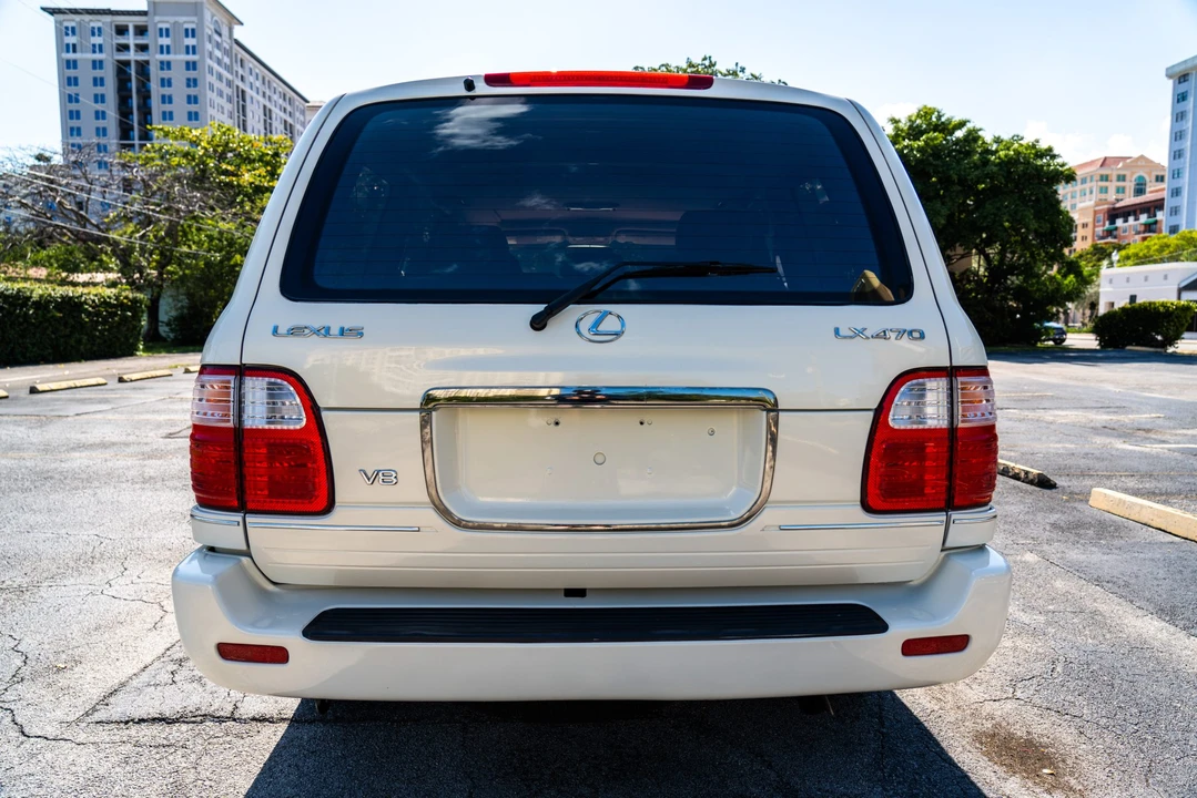 2002 Lexus LX 2nd Gen - Image 16 of 31