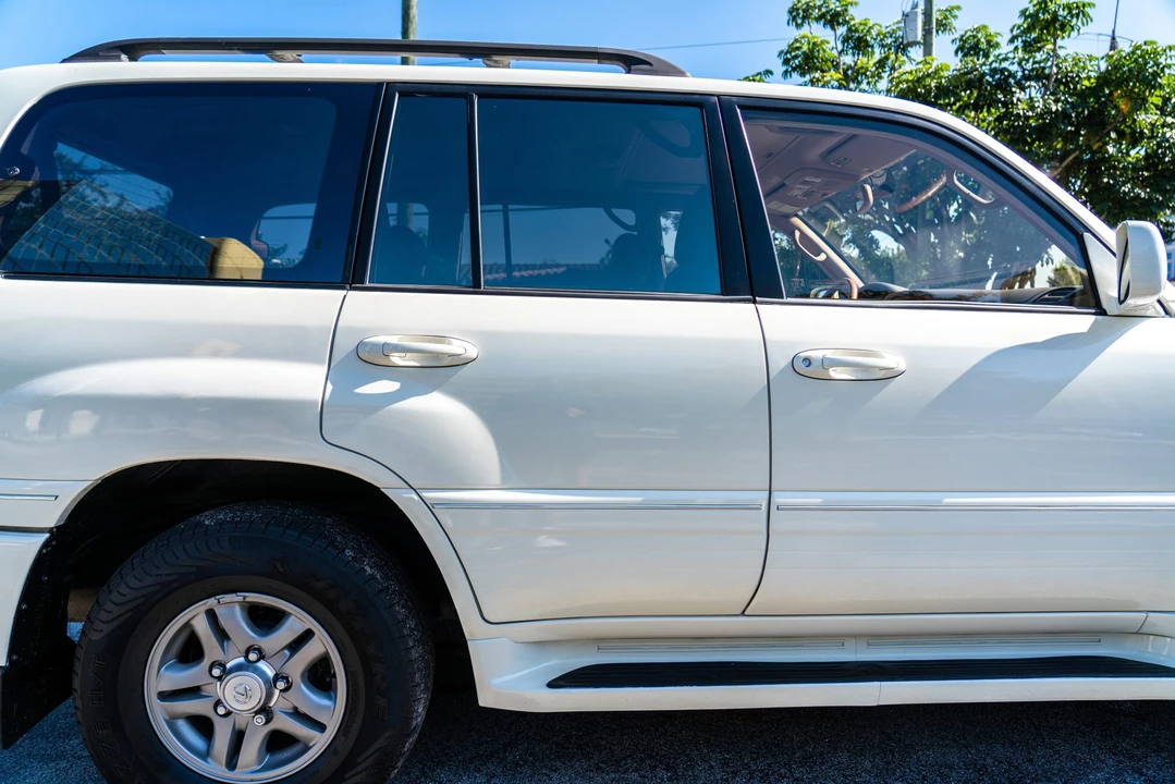 2002 Lexus LX 2nd Gen - Image 28 of 31
