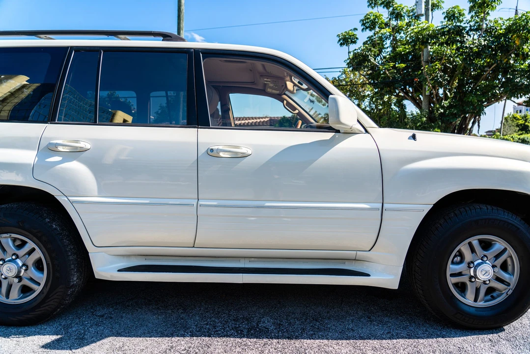 2002 Lexus LX 2nd Gen - Image 27 of 31