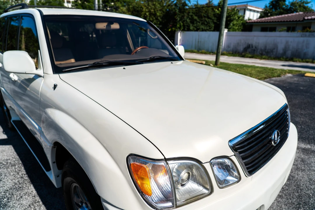 2002 Lexus LX 2nd Gen - Image 25 of 31