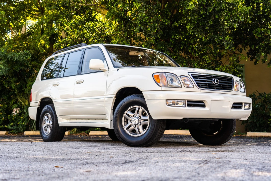 2002 Lexus LX 2nd Gen - Image 8 of 31