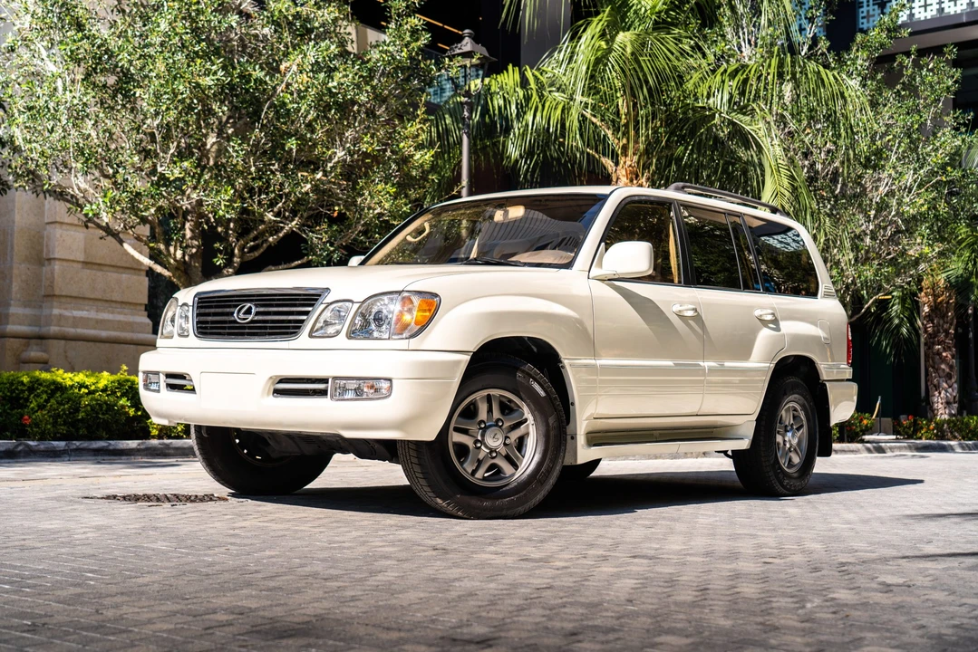 2002 Lexus LX 2nd Gen - Image 22 of 31