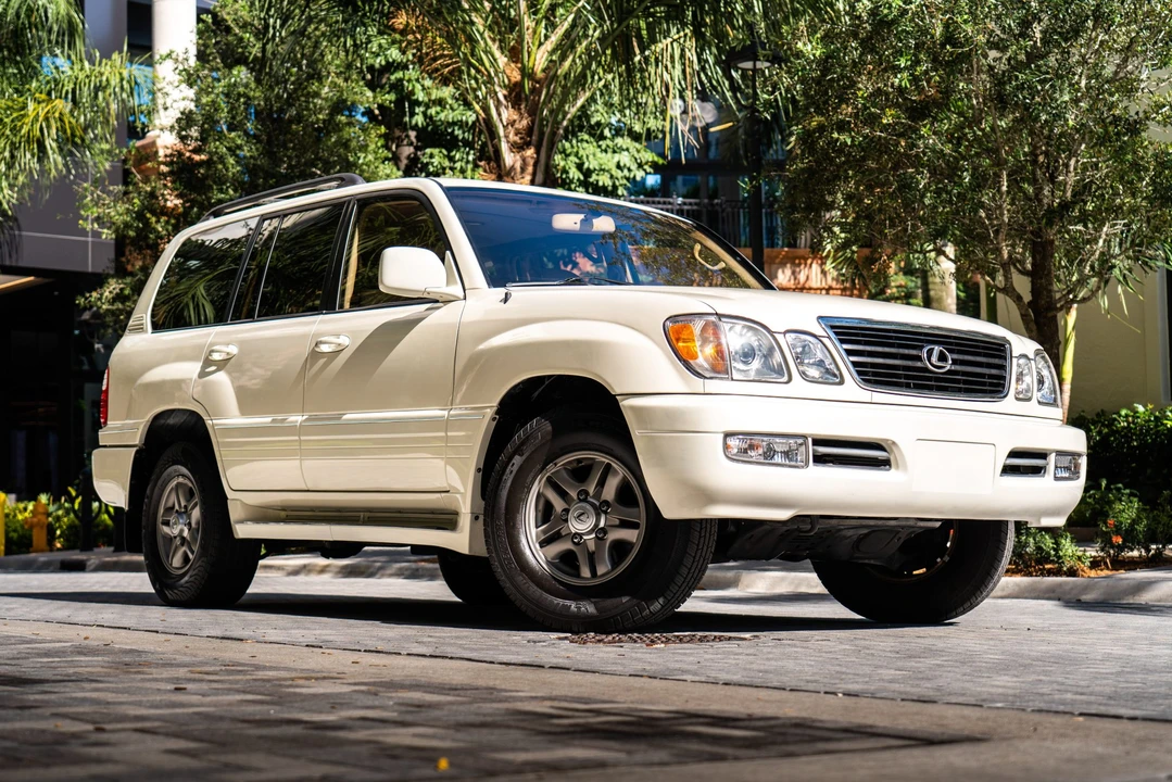 2002 Lexus LX 2nd Gen - Image 7 of 31