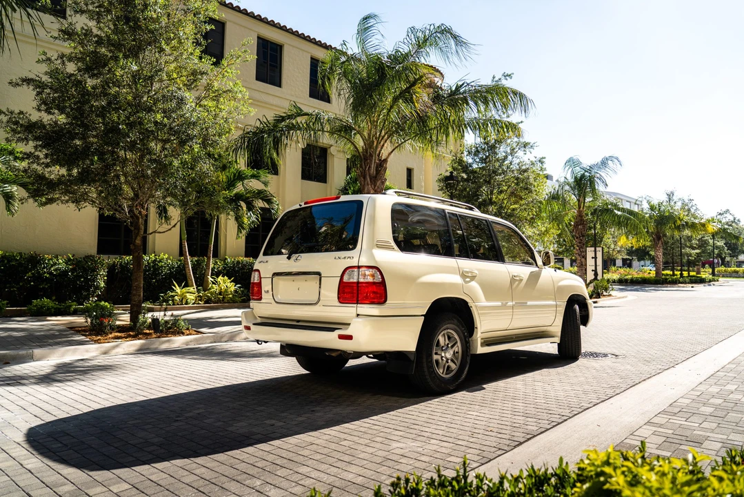 2002 Lexus LX 2nd Gen - Image 12 of 31
