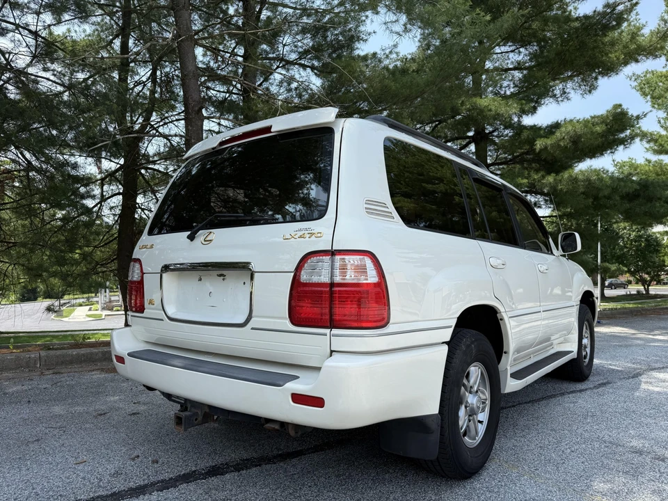 2002 Lexus LX 2nd Gen - Image 27 of 31