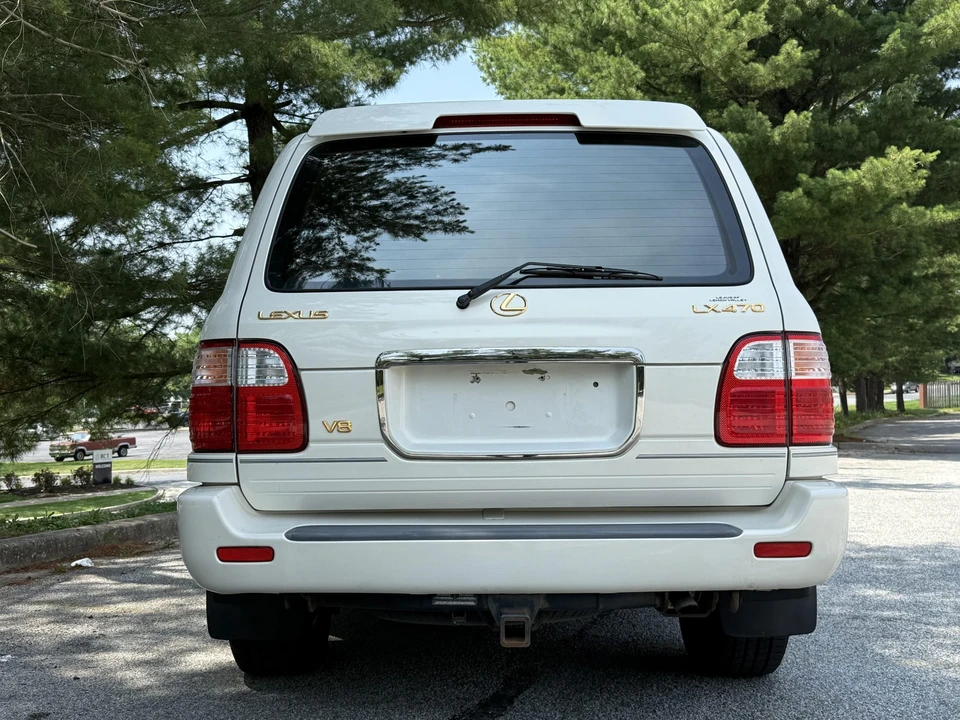 2002 Lexus LX 2nd Gen - Image 28 of 31