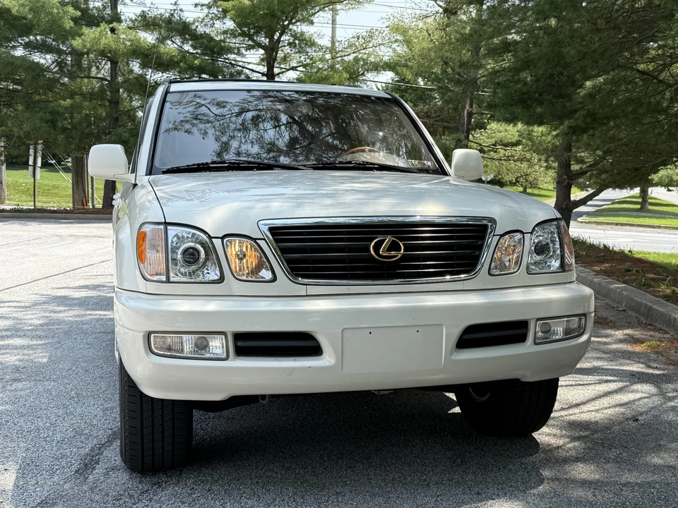 2002 Lexus LX 2nd Gen - Image 14 of 31