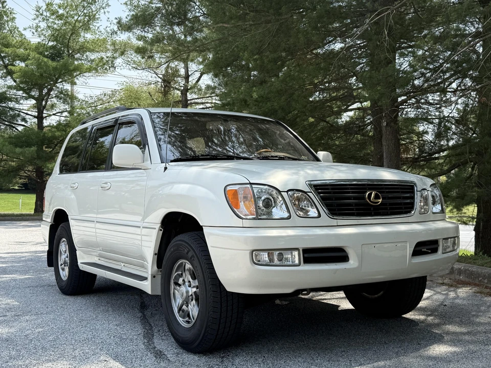 2002 Lexus LX 2nd Gen - Image 16 of 31