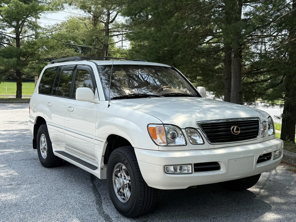 2002 Lexus LX 2nd Gen - Image 15 of 31