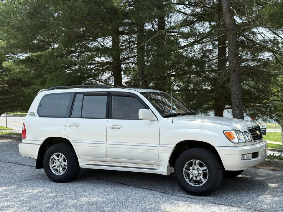 2002 Lexus LX 2nd Gen - Image 19 of 31