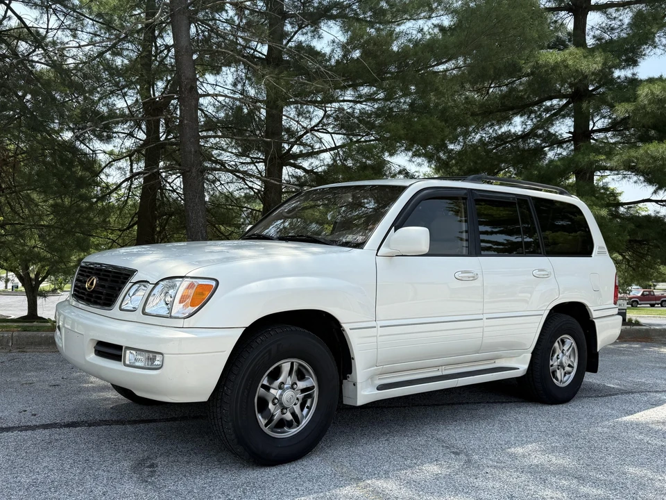 2002 Lexus LX 2nd Gen - Image 6 of 31