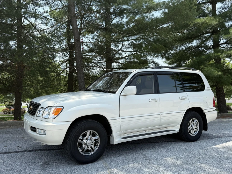 2002 Lexus LX 2nd Gen - Image 5 of 31