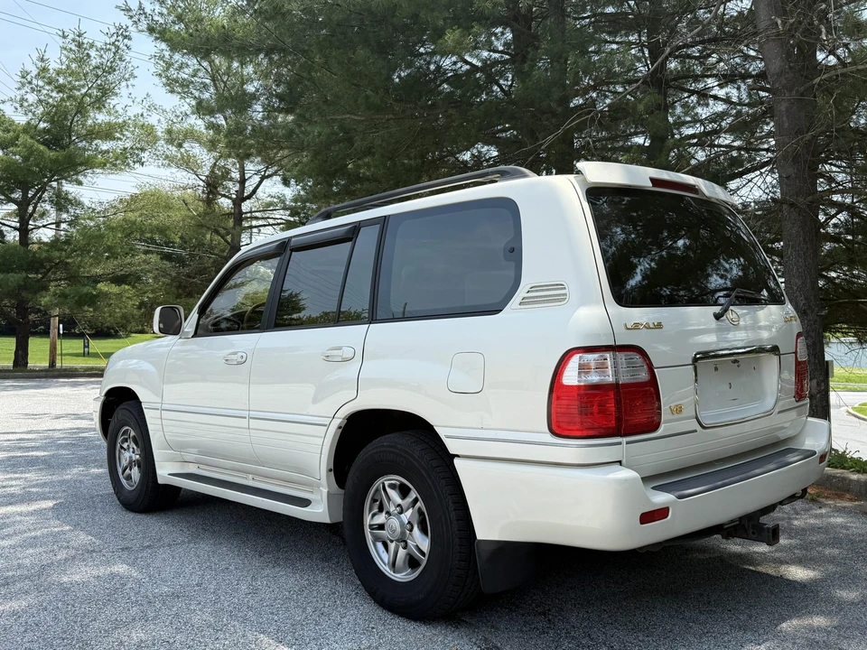 2002 Lexus LX 2nd Gen - Image 30 of 31