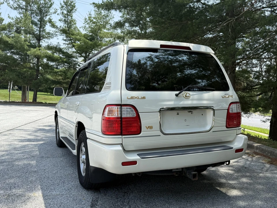 2002 Lexus LX 2nd Gen - Image 29 of 31