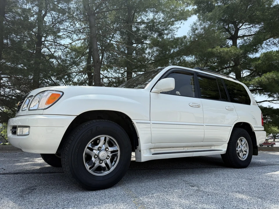 2002 Lexus LX 2nd Gen - Image 2 of 31