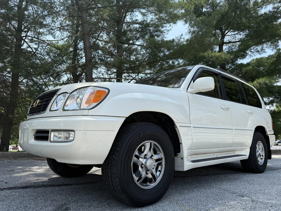 2002 Lexus LX 2nd Gen - Image 3 of 31