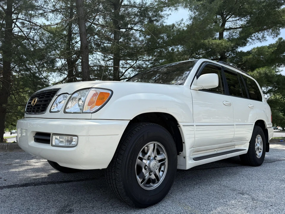 2002 Lexus LX 2nd Gen - Image 4 of 31