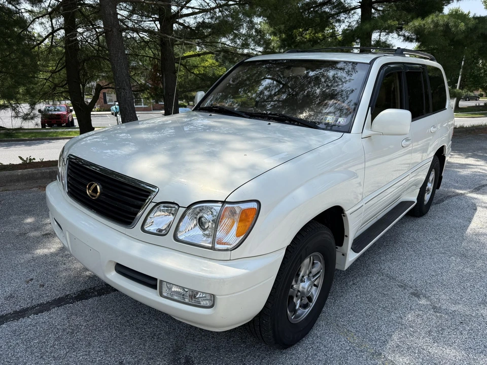 2002 Lexus LX 2nd Gen - Image 9 of 31