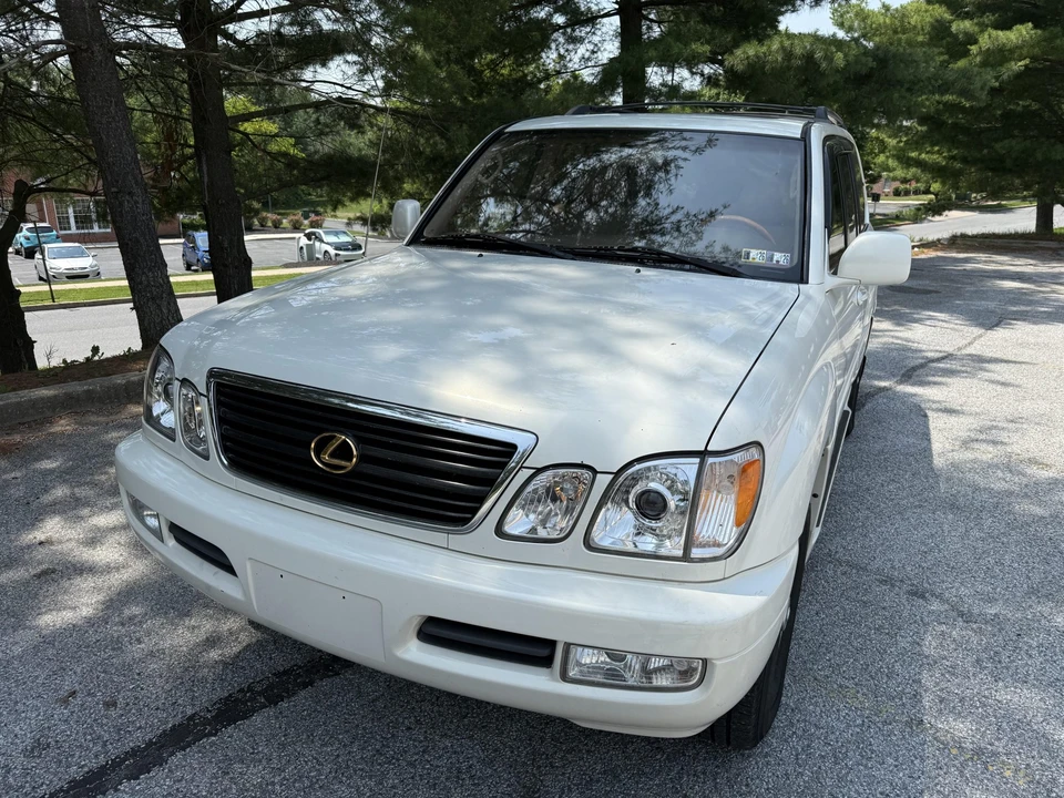 2002 Lexus LX 2nd Gen - Image 11 of 31