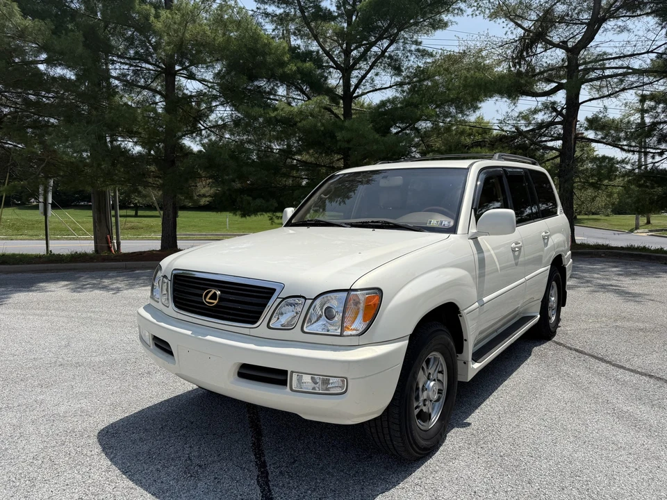 2002 Lexus LX 2nd Gen - Image 10 of 31
