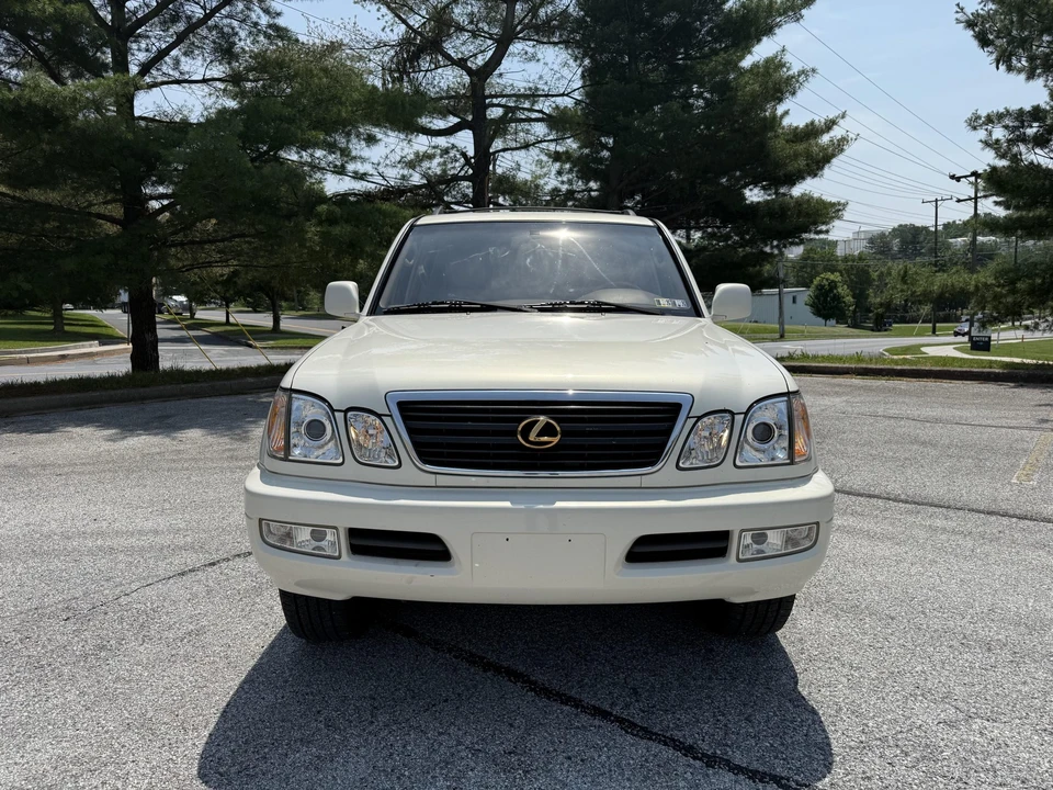 2002 Lexus LX 2nd Gen - Image 12 of 31
