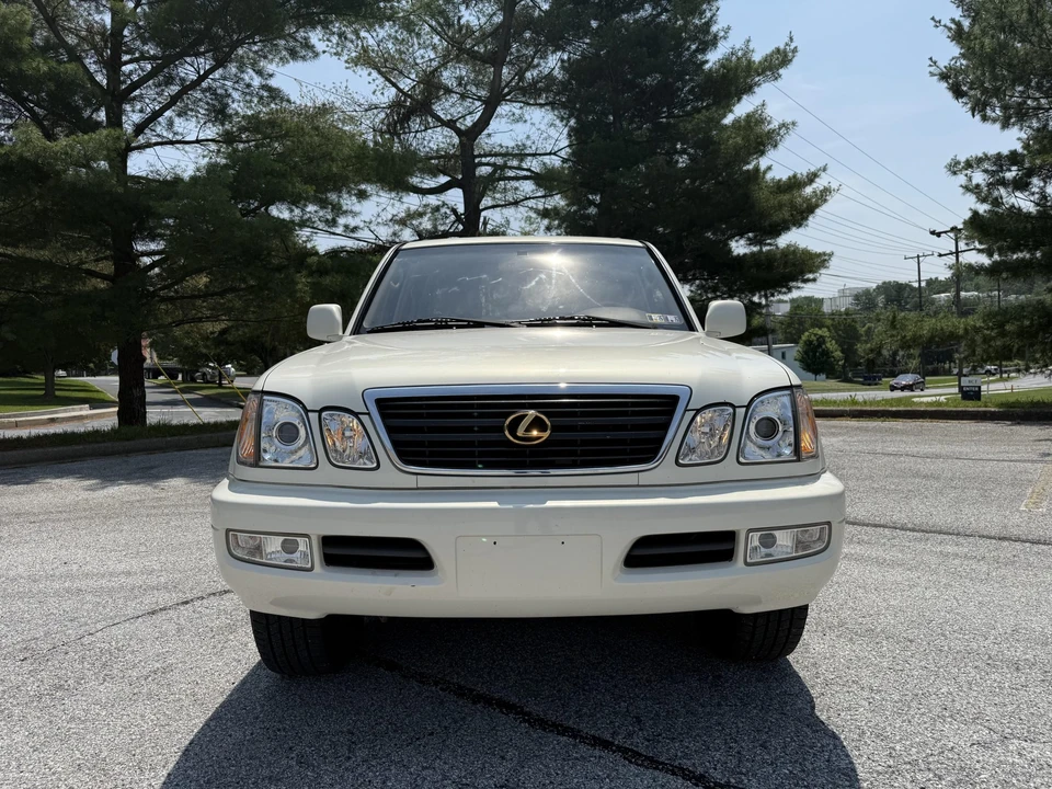 2002 Lexus LX 2nd Gen - Image 13 of 31
