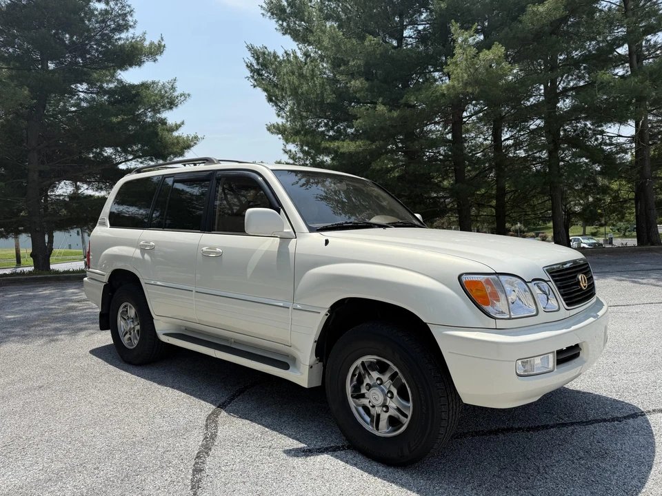 2002 Lexus LX 2nd Gen - Image 18 of 31
