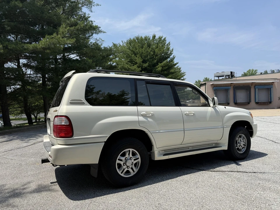 2002 Lexus LX 2nd Gen - Image 26 of 31