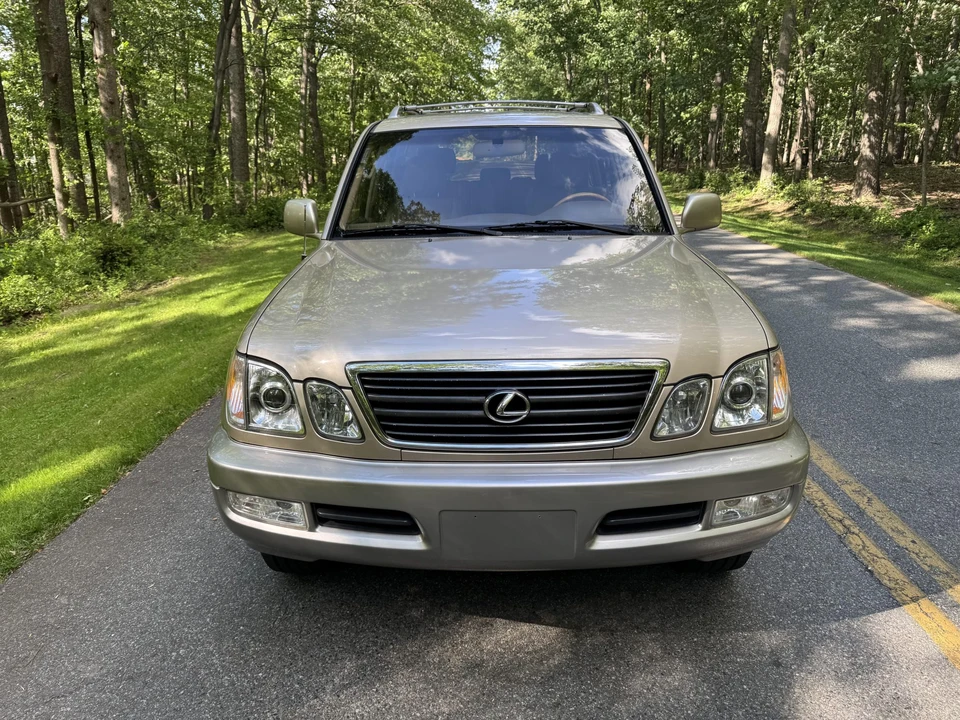 2002 Lexus LX 2nd Gen - Image 25 of 31