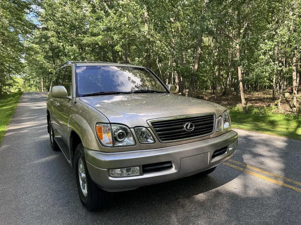 2002 Lexus LX 2nd Gen - Image 28 of 31