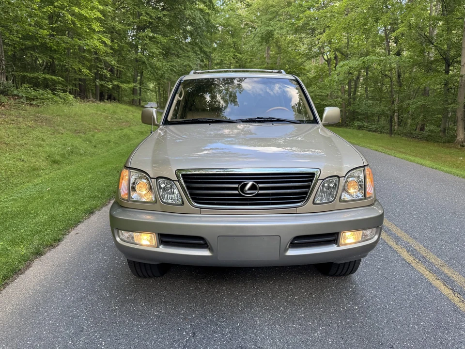 2002 Lexus LX 2nd Gen - Image 27 of 31