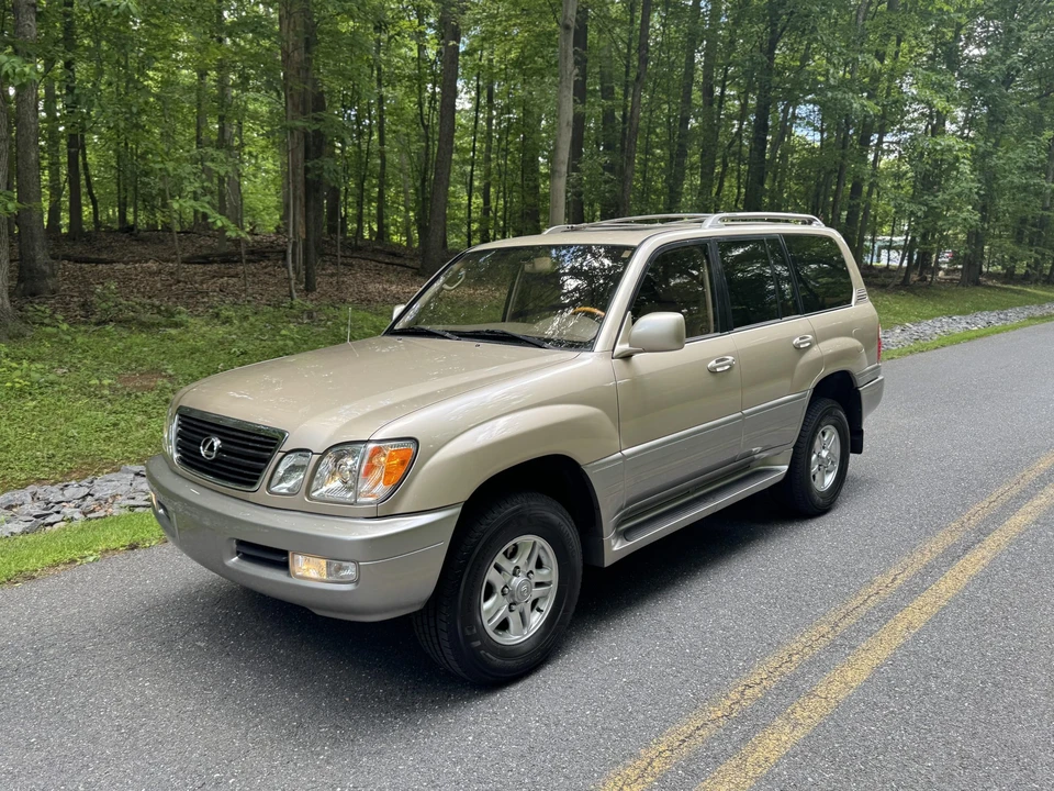 2002 Lexus LX 2nd Gen - Image 24 of 31
