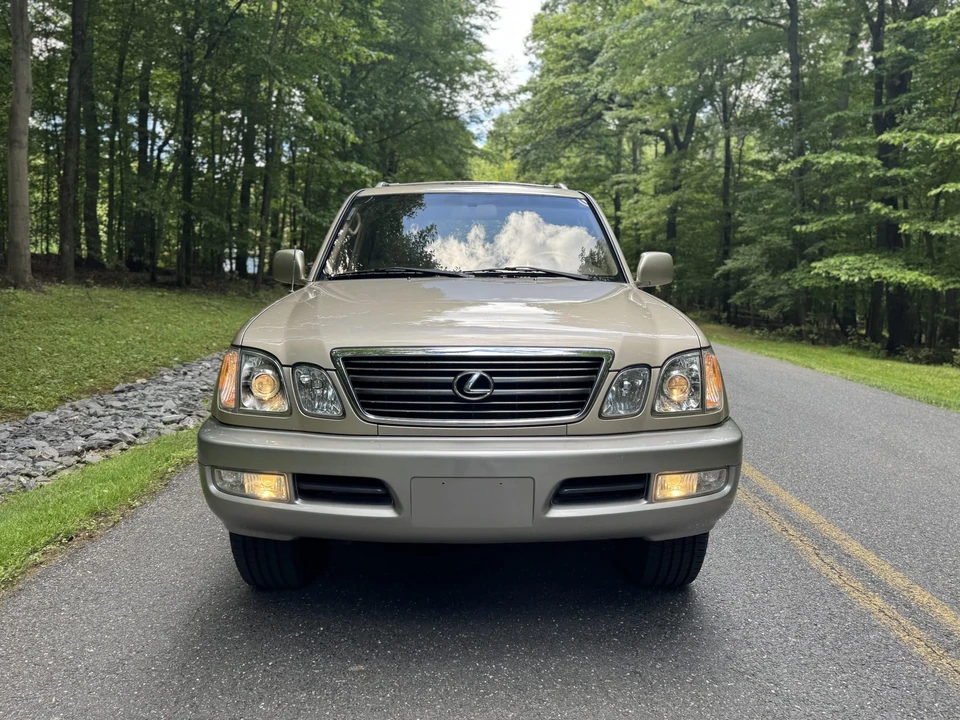 2002 Lexus LX 2nd Gen - Image 26 of 31