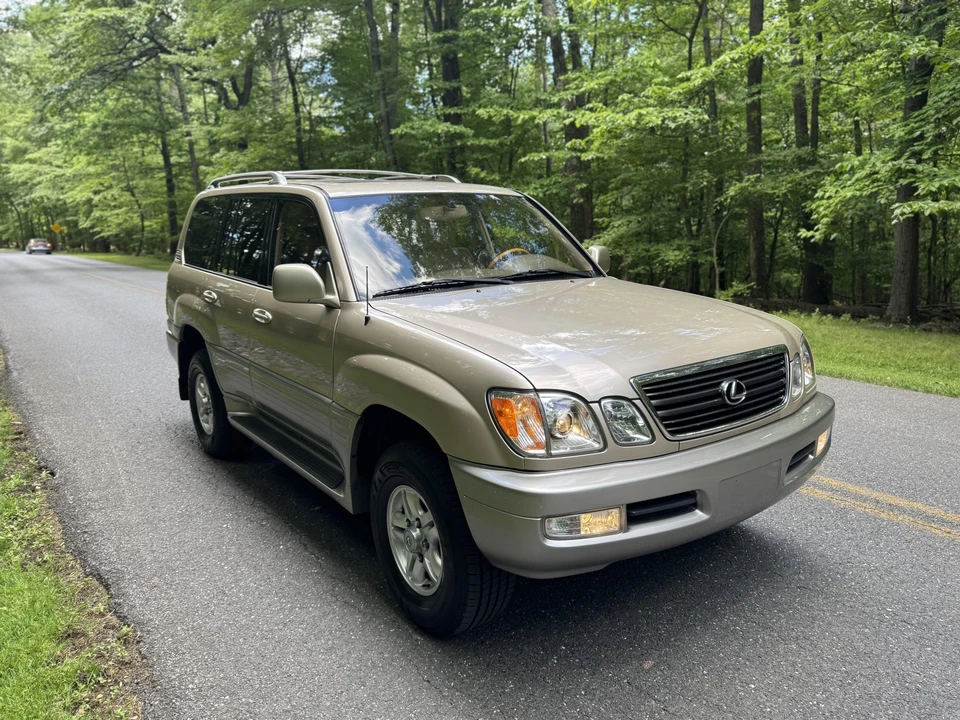 2002 Lexus LX 2nd Gen - Image 29 of 31