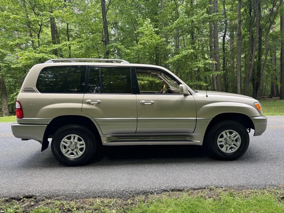 2002 Lexus LX 2nd Gen - Image 30 of 31