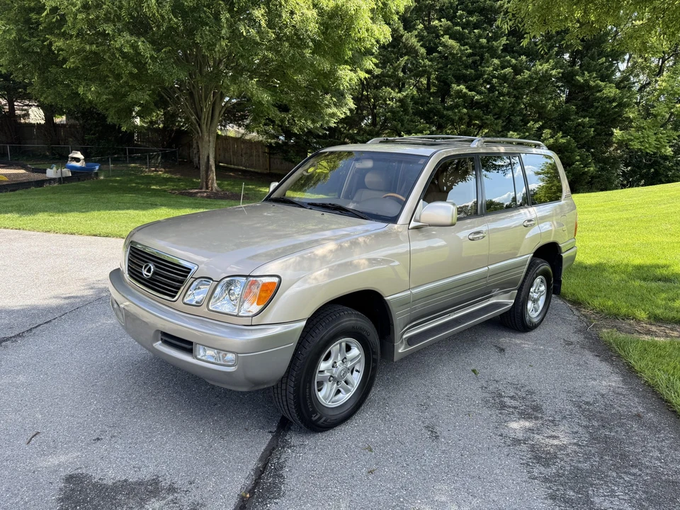 2002 Lexus LX 2nd Gen - Image 4 of 31