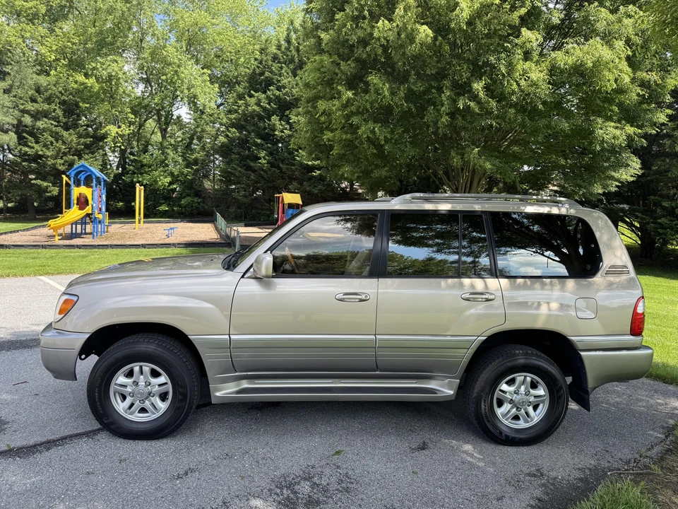 2002 Lexus LX 2nd Gen - Image 20 of 31
