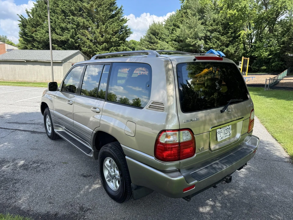 2002 Lexus LX 2nd Gen - Image 18 of 31