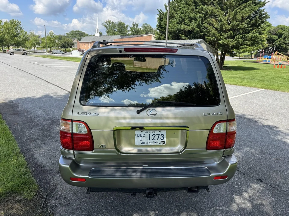 2002 Lexus LX 2nd Gen - Image 16 of 31