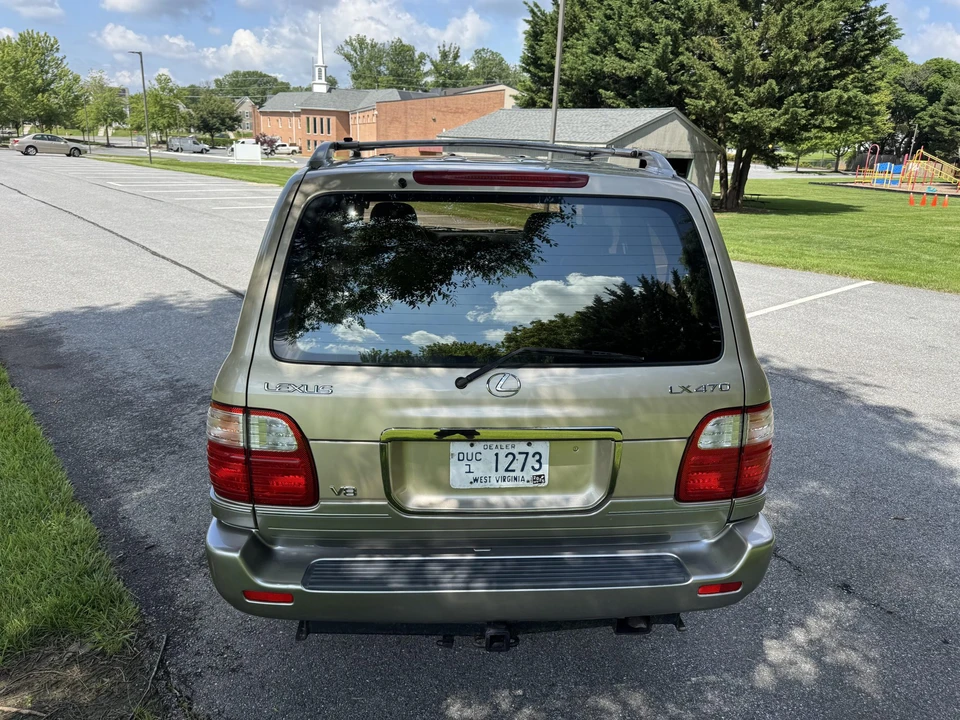2002 Lexus LX 2nd Gen - Image 13 of 31