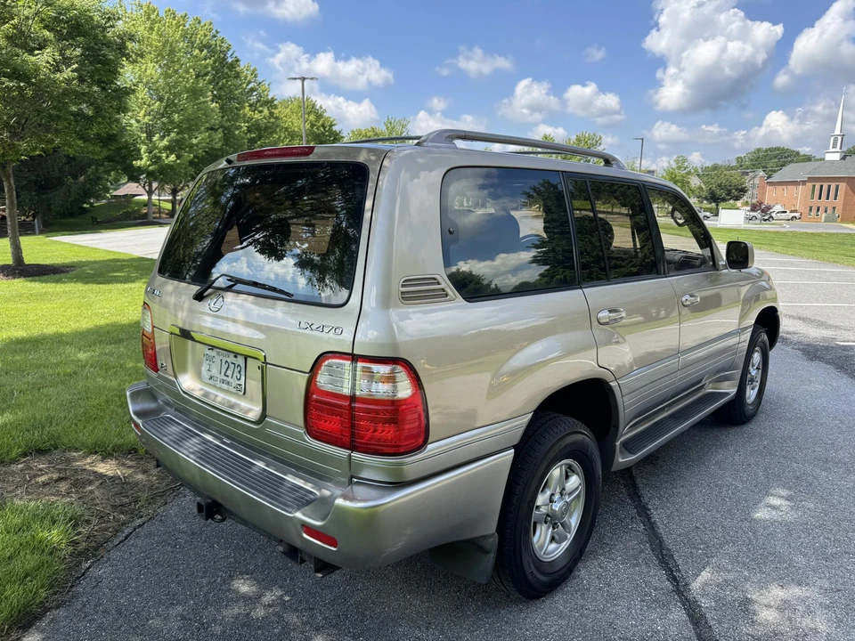 2002 Lexus LX 2nd Gen - Image 12 of 31