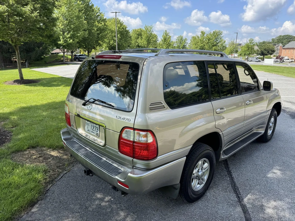 2002 Lexus LX 2nd Gen - Image 10 of 31