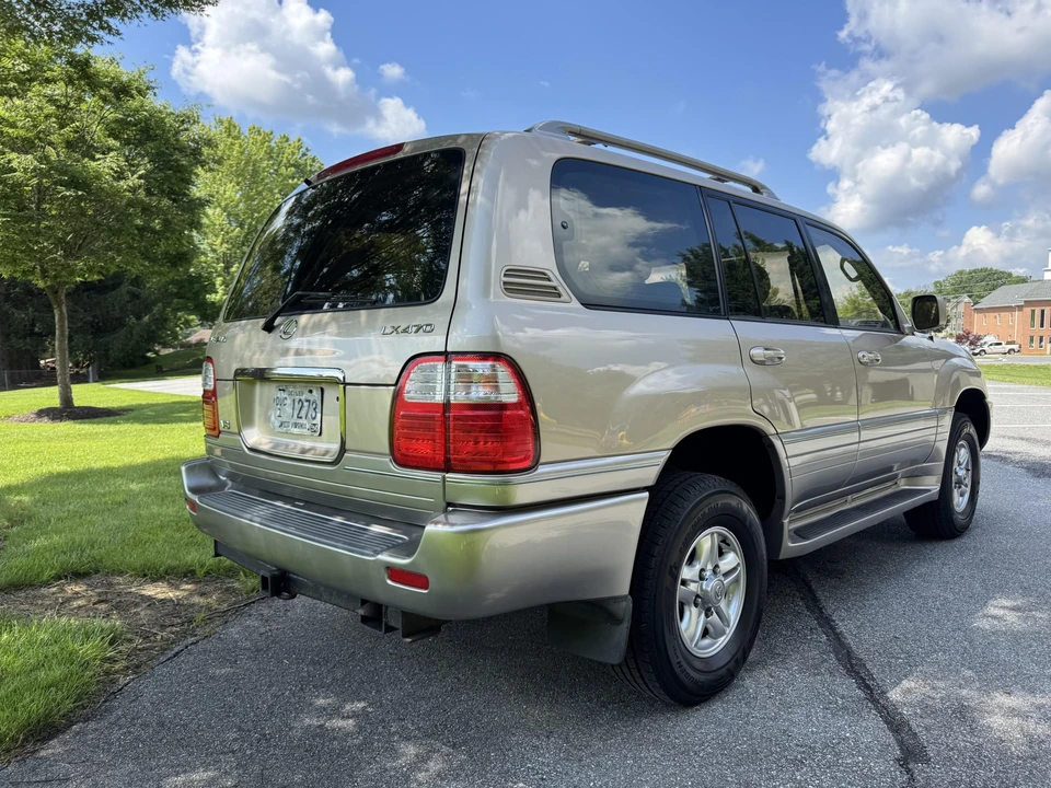 2002 Lexus LX 2nd Gen - Image 9 of 31