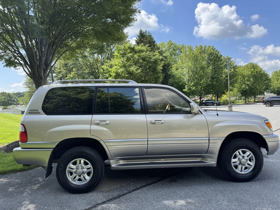 2002 Lexus LX 2nd Gen - Image 5 of 31