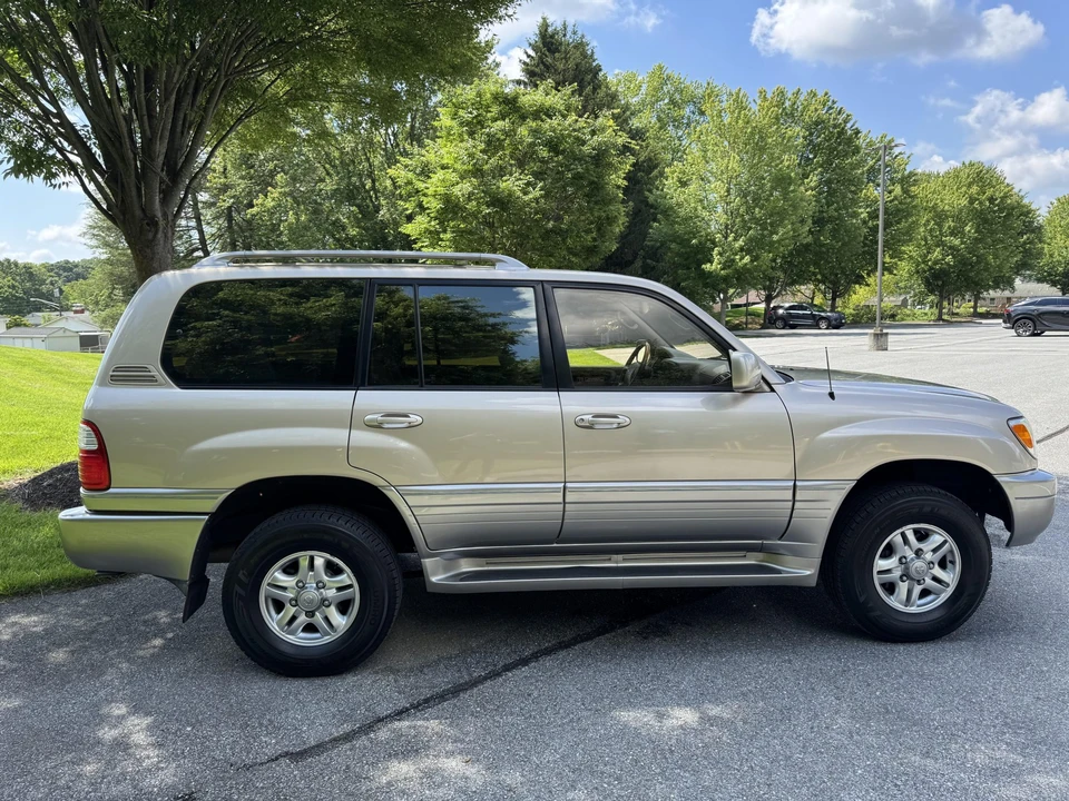 2002 Lexus LX 2nd Gen - Image 6 of 31