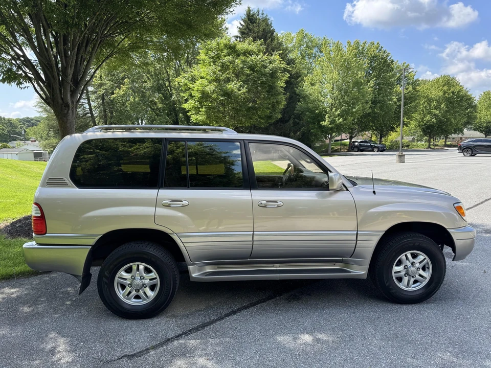 2002 Lexus LX 2nd Gen - Image 7 of 31