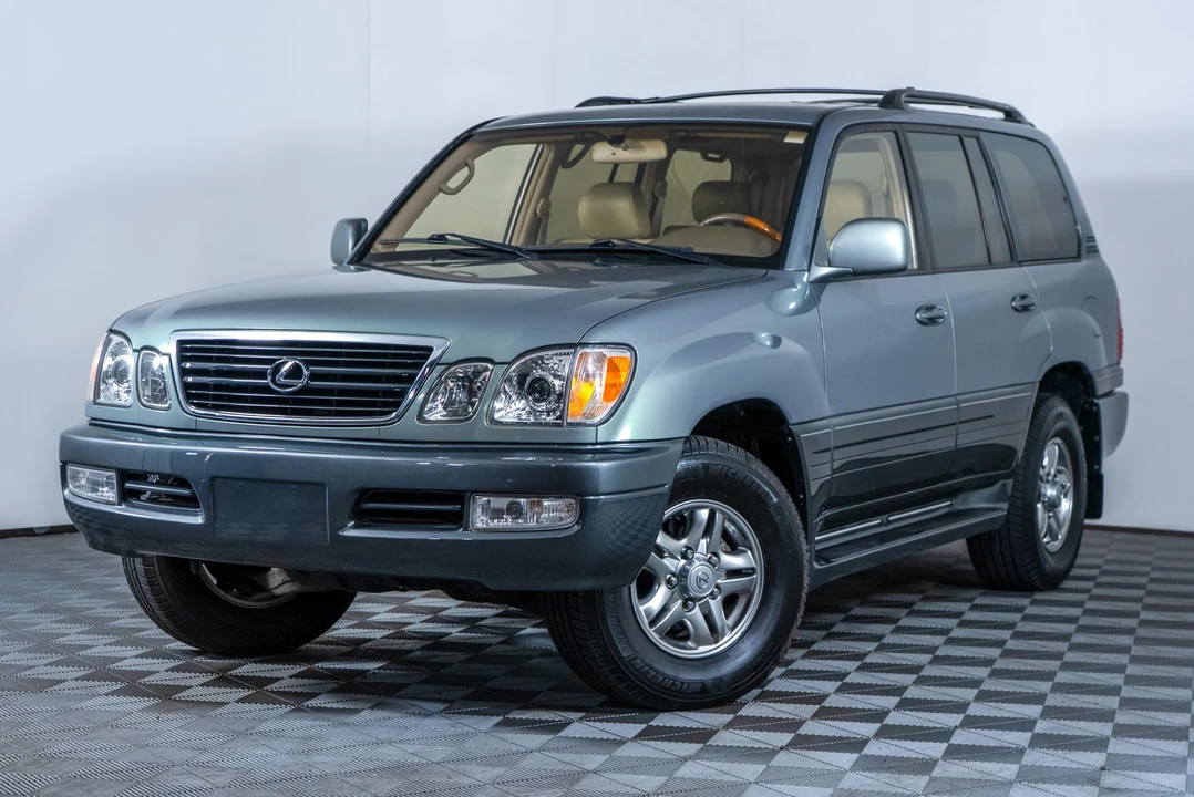 2002 Lexus LX 2nd Gen - Image 4 of 31