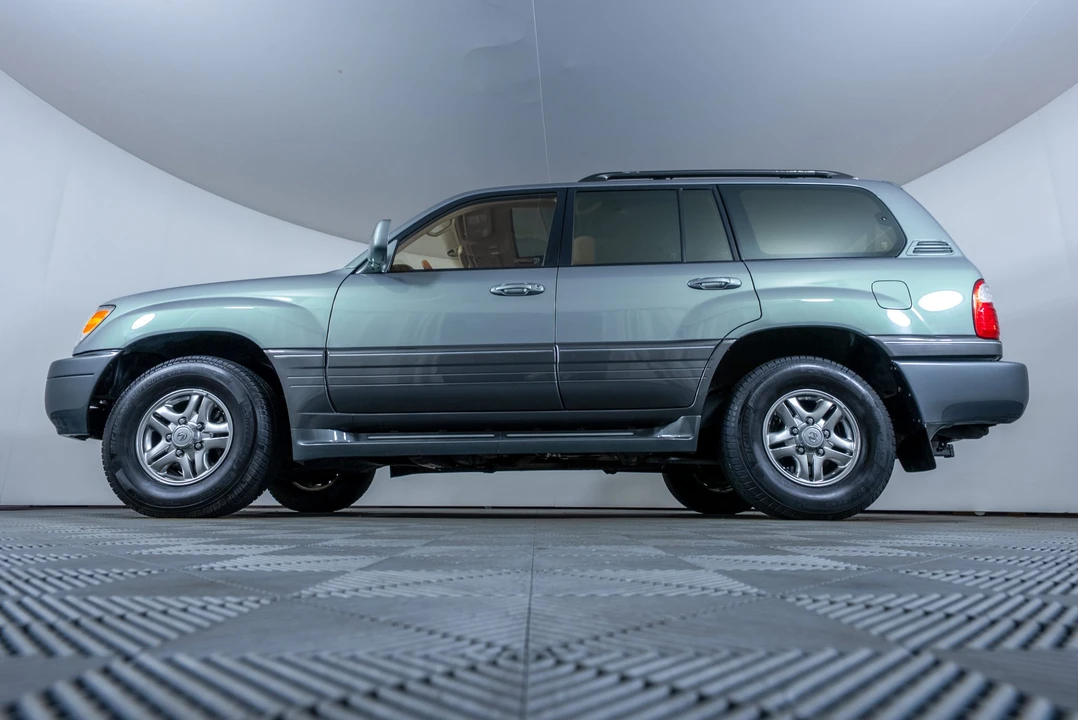 2002 Lexus LX 2nd Gen - Image 7 of 31